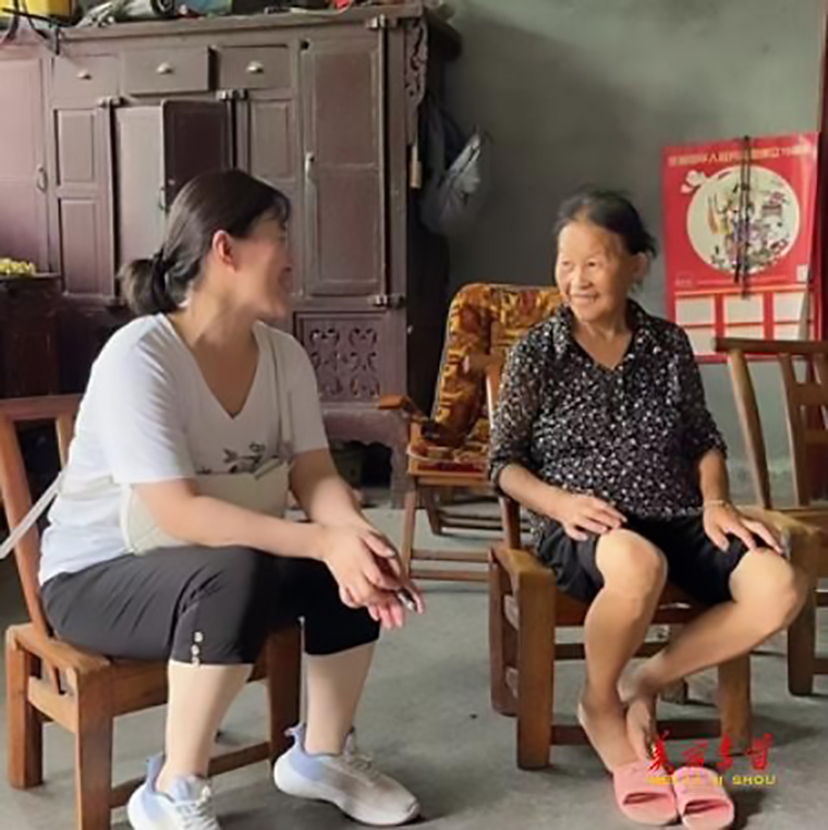 湘西州文旅服务中心深入结对帮扶村 温暖慰问村民2.jpeg
