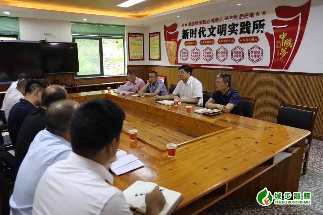 余勋伟深入各乡镇实地调研督导为基层减负、食品安全、乡村振兴及安全生产等工作(图1)