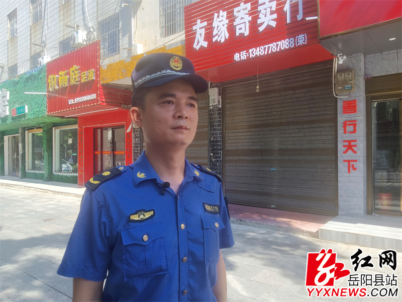 县城市管理综合行政执法大队副大队长 何亮.jpg
