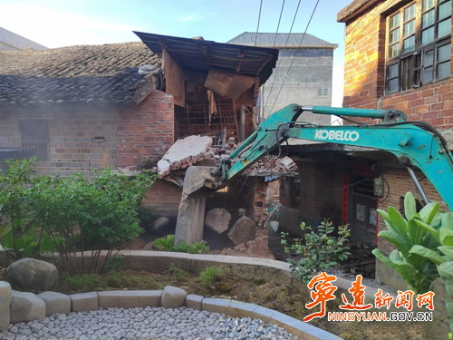 宁远：危房拆除进行时 安全保障不停步_副本500.jpg