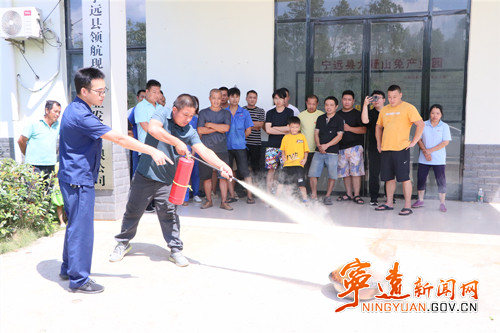宁远县消防救援大队深入养殖企业进行消防安全培训_副本500.jpg