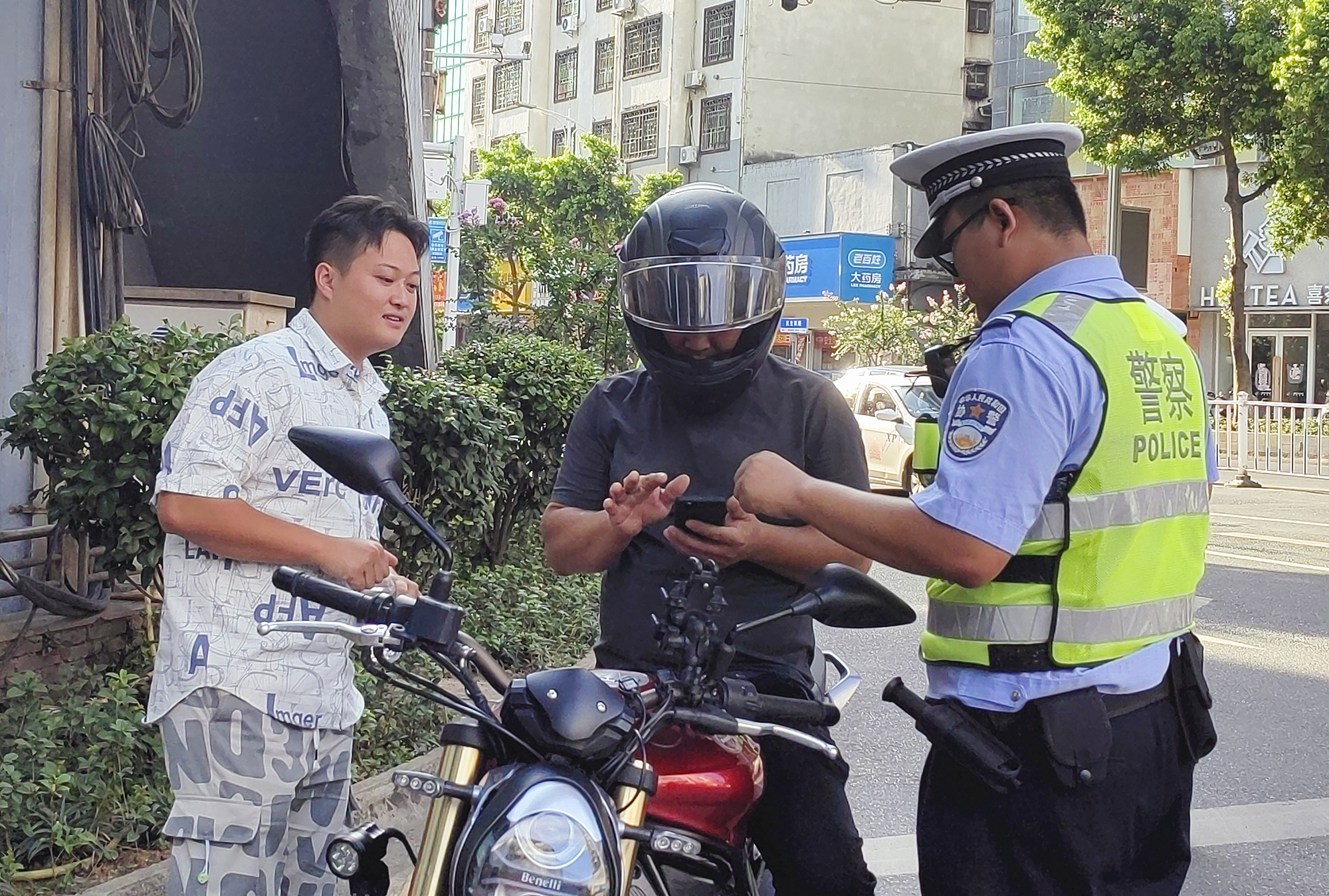 交警大队开展交通整治_副本.jpg