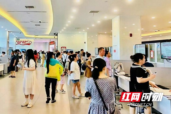 益阳市举办女性专场招聘会 助力“她”就业