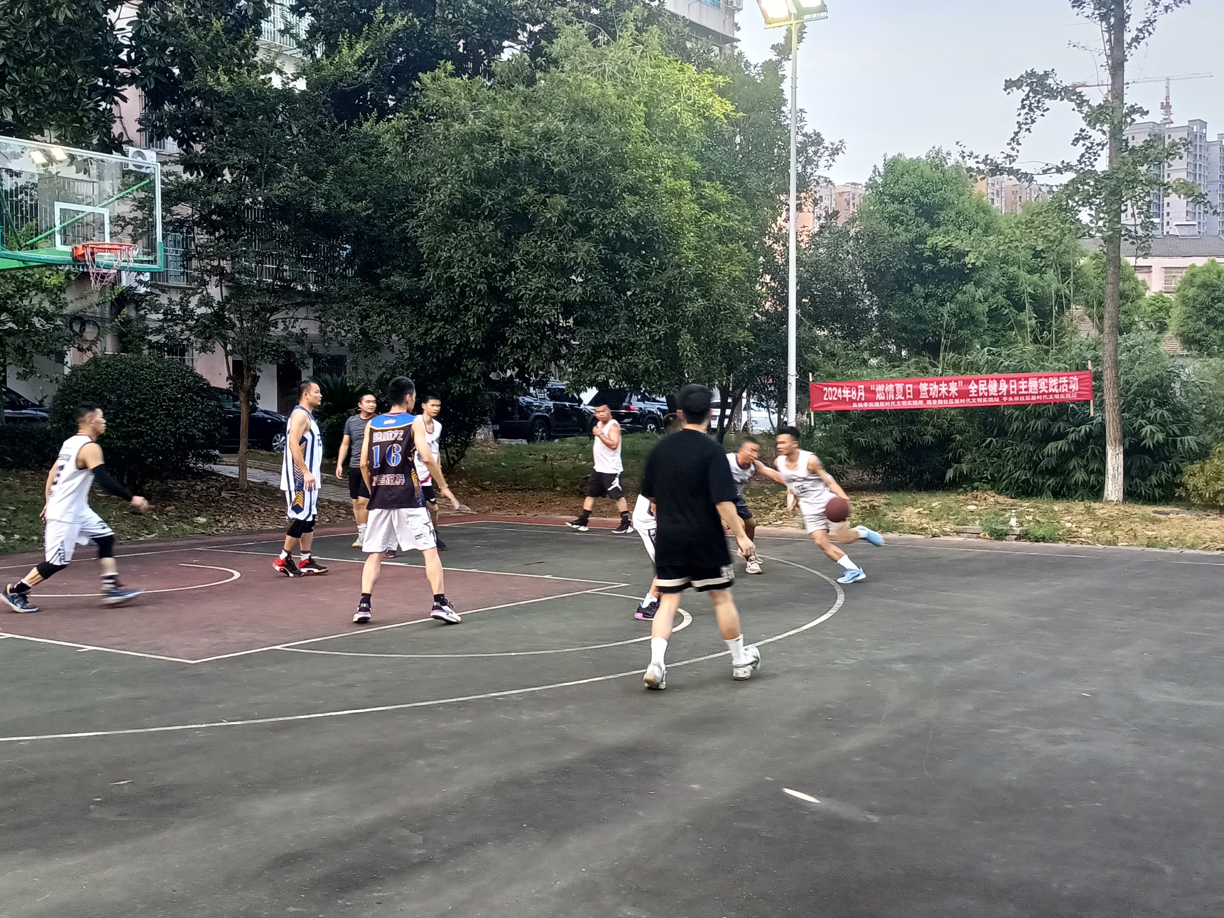2024年8月8日吕仙亭街道新时代文明实践所联合芋头田社区、观音阁社区新时代文明实践站在辖区内开展“燃情夏日 篮动未来”全民健身日主题实践活动.jpg 2024年8月8日吕仙亭街道新时代文明实践所联合芋头田社区、观音阁社区新时代文明实践站在辖区内开展“燃情夏日 篮动未来”全民健身日主题实践活动.jpg