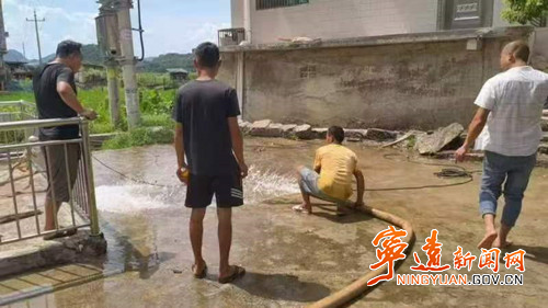 宁远：党员先锋行  清泉润民心_副本500.jpg
