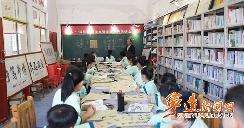宁远朵山村：乡村娃家门口免费学书法_副本500.jpg