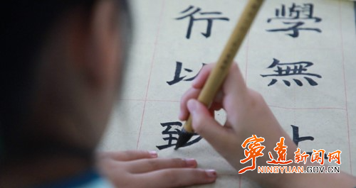 宁远朵山村：乡村娃家门口免费学书法2_副本500.jpg