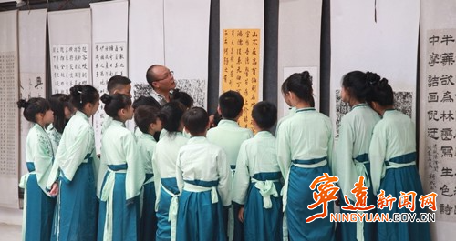宁远朵山村：乡村娃家门口免费学书法3_副本500.jpg