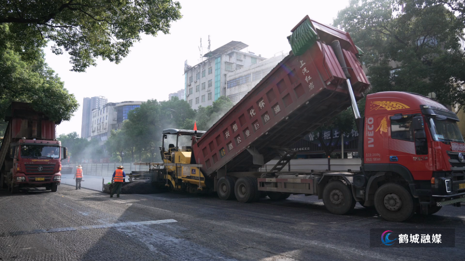 怀化城区7条市政道路提质改造工程有序进行.mp4_20240814_154242.588.png