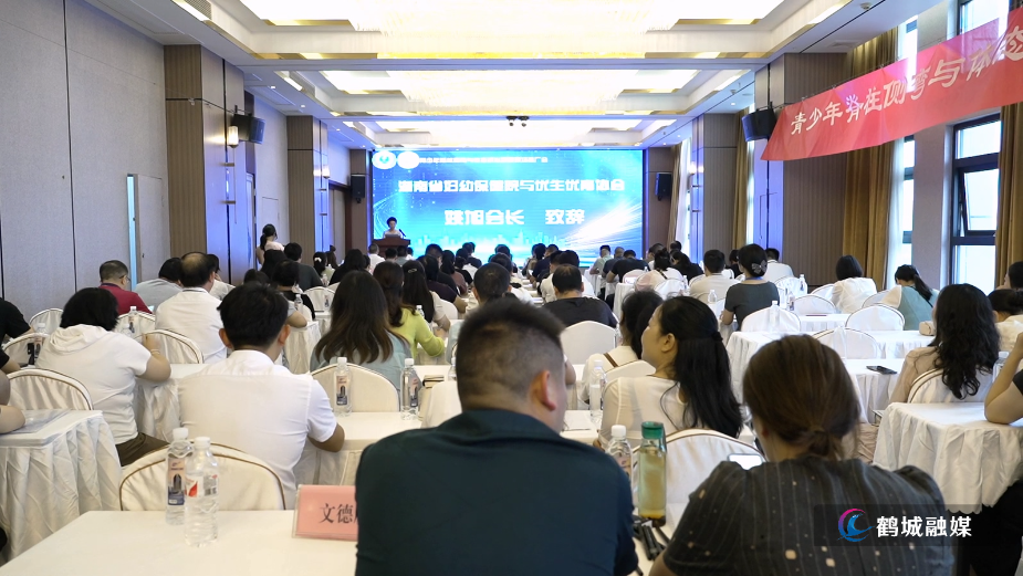 怀化鹤城区：举办青少年脊柱侧弯与体态矫治项目现场推广会（半成品）.mp4_20240816_163330.586.jpg