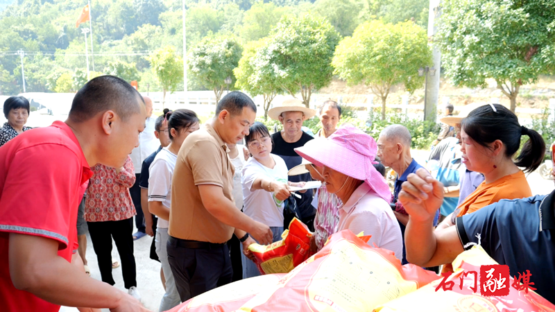 县残联精亲友协会开展走访慰问活动3.png