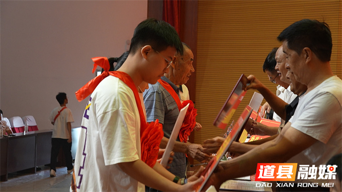 道县寿雁镇开展捐资助学表彰大会4_副本.jpg