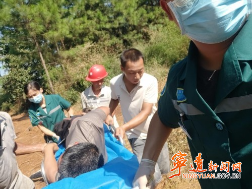 寧遠：大山里的“120”暖心救援_副本500.jpg