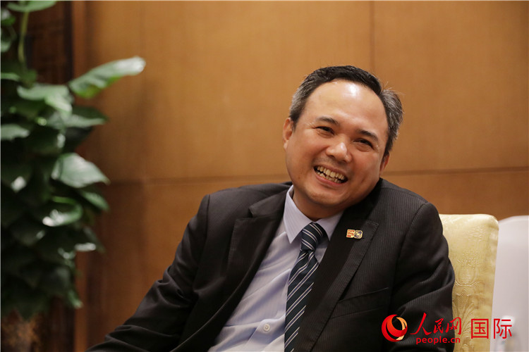 马来西亚驻南宁总领事馆总领事阿哈默・法蒂尔・伊斯迈尔在2024中国-东盟教育交流周期间接受人民网专访。人民网 王婧摄