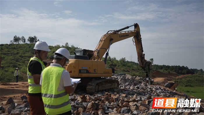 道县：加快推进公路建设 提升道交安全水平3_副本.jpg