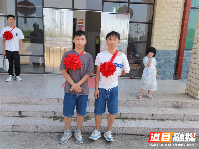 道县东门街道白泥塘村：双胞兄弟双双考入985名校1_副本.png