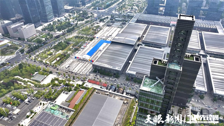 1725067480408181.png 2024中国国际大数据产业博览会现场。.png