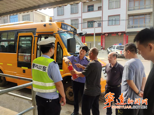 宁远：校车安全再升级 警示教育筑防线2_副本500.jpg