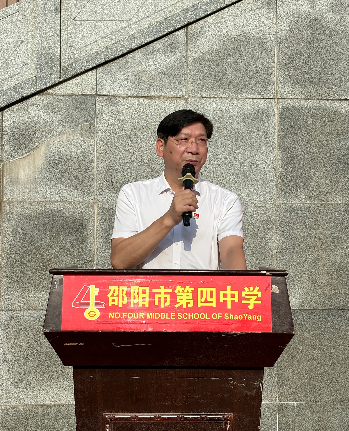 02邵阳市第四中学党委书记罗泽富.jpg