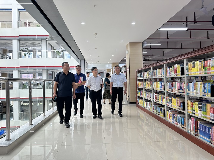 在长沙职业技术学院图书馆实地调研.jpg