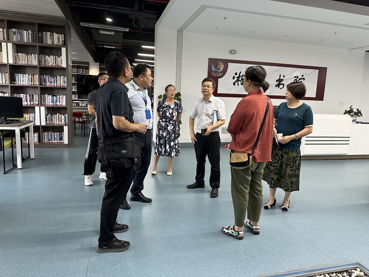 在湖南工商大学图书馆实地调研.jpg
