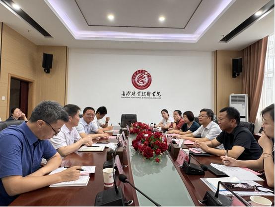 与长沙职业技术学院图书馆交流.jpg