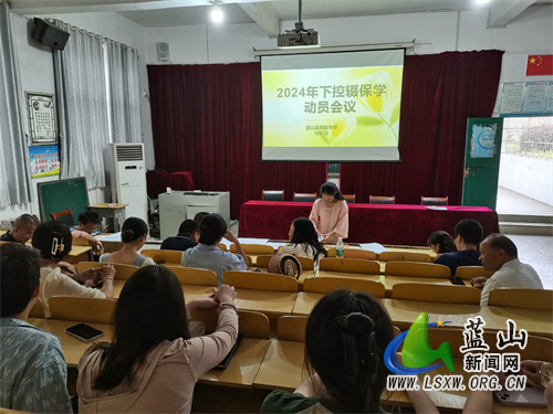 蓝山县民族中学开展控辍保学家访活动 共筑学生成长之桥.jpg