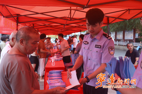 宁远：开展系列宣传活动 筑牢网络安全“防火墙”_副本500.jpg
