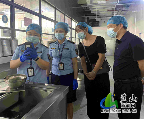 蓝山县：双管齐下守护学生“舌尖上的安全”.jpg