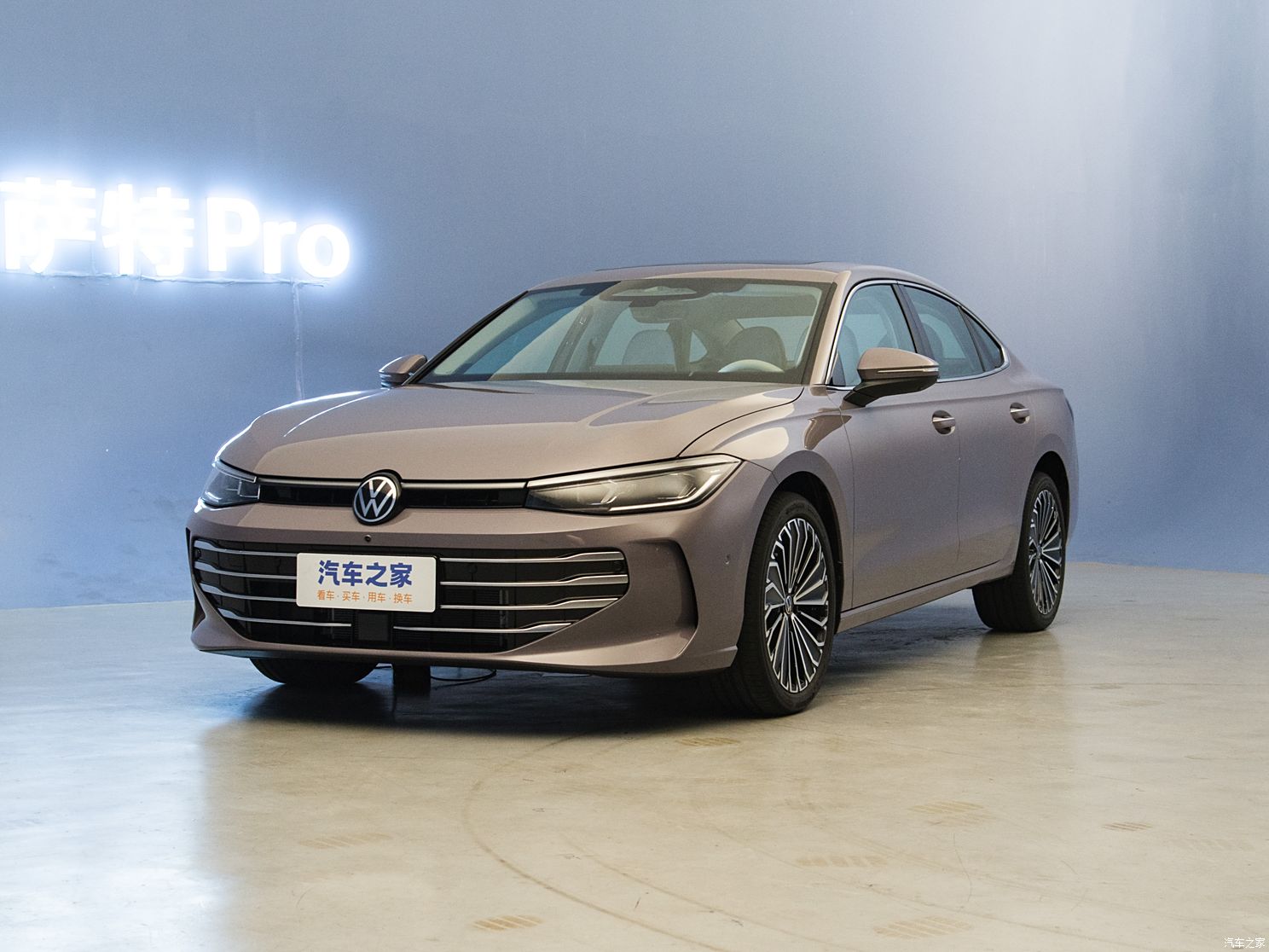 上汽大众 帕萨特 2025款 PRO 380TSI 耀尊版