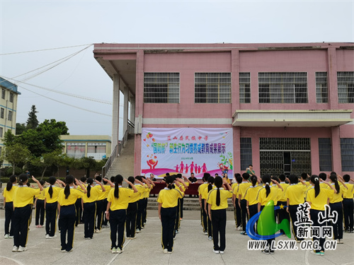 蓝山县民族中学举行“国防杯”行为习惯养成教育成果展示活动.jpg