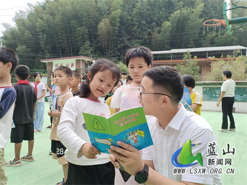 犁头瑶族乡：法治护成长 讲好开学第一课.jpg