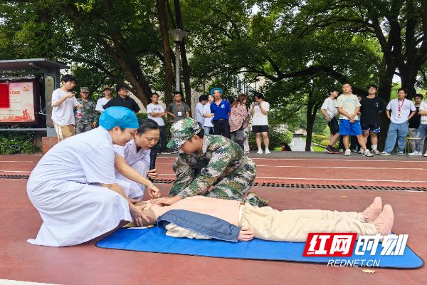 心肺复苏演练.jpg