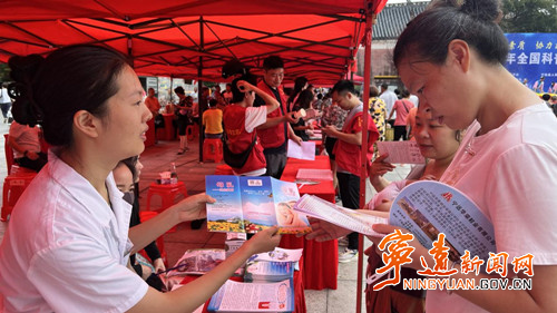 宁远:普及健康知识 提升健康素养_副本500.jpg 宁远:普及健康知识 提升健康素养_副本500.jpg