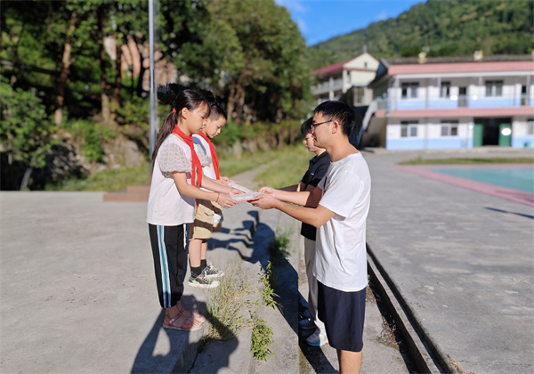 茶坪小学开学典礼.jpg