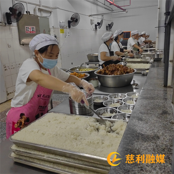 食堂工作.jpg