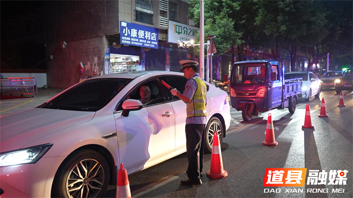 道县:常态化整治酒驾醉驾 守护交通安全2_副本.jpg 道县:常态化整治酒驾醉驾 守护交通安全2_副本.jpg