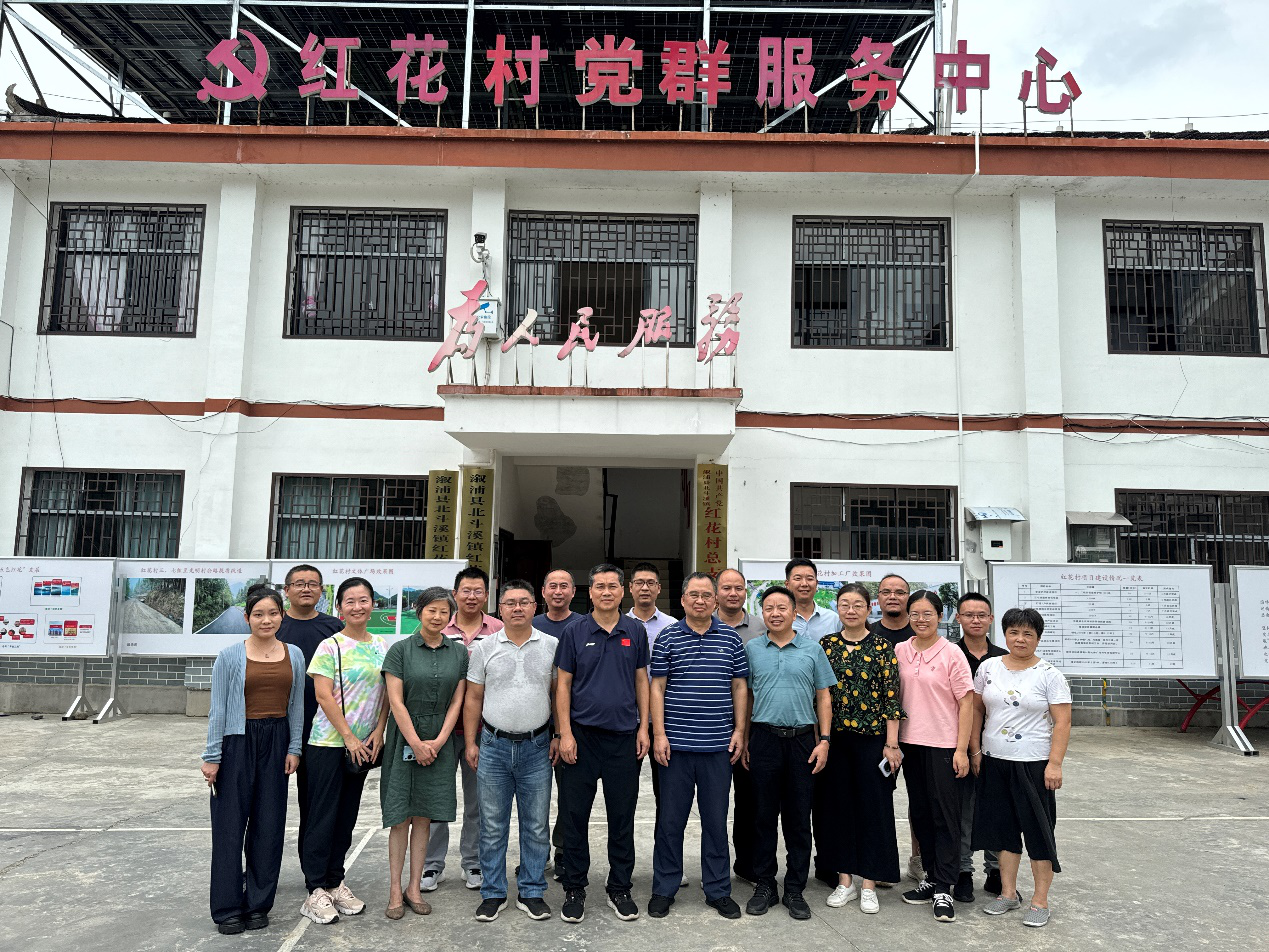 图书馆党支部党员和红花村驻村工作队员合影.png