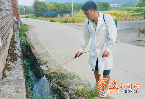 宁远：爱国卫生齐参与 群防群治“登革热” _副本_副本500.jpg