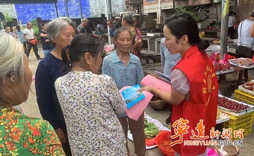 宁远：登革热防控 政协委员在行动_副本500.jpg