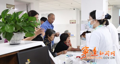 “复明10号”眼科手术车来到宁远  助白内障患者重见光明_副本500.jpg