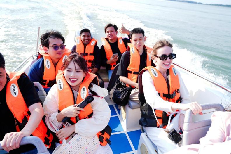 【2024打卡中国】镜头下的安徽美到犯规 外国网红博主争相打卡(组图) 【2024打卡中国】镜头下的安徽美到犯规 外国网红博主争相打卡(组图)_fororder_wps_doc_12