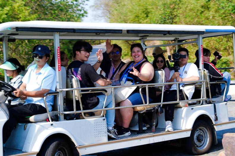 【2024打卡中国】镜头下的安徽美到犯规 外国网红博主争相打卡(组图) 【2024打卡中国】镜头下的安徽美到犯规 外国网红博主争相打卡(组图)_fororder_wps_doc_1