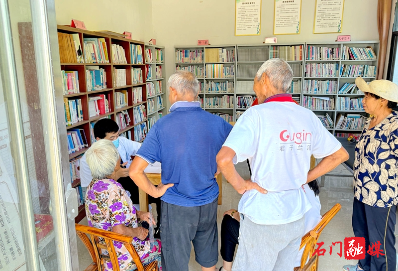 维新镇峡峪河村：开展免费体检进村活动，为村民健康保驾护航1.jpg