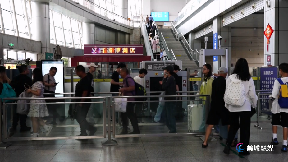 毛克文 火车站国庆火车.mp4_20240930_170701.953.jpg