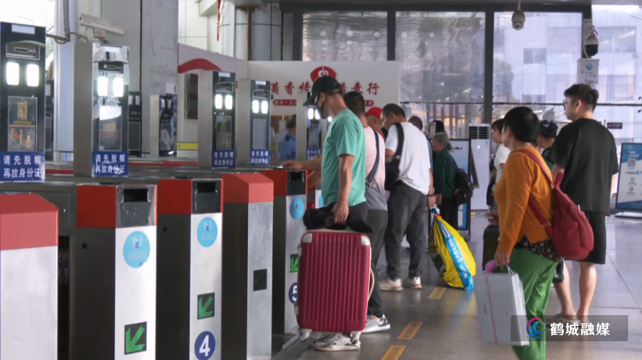 毛克文 火车站国庆火车.mp4_20240930_170656.186.jpg