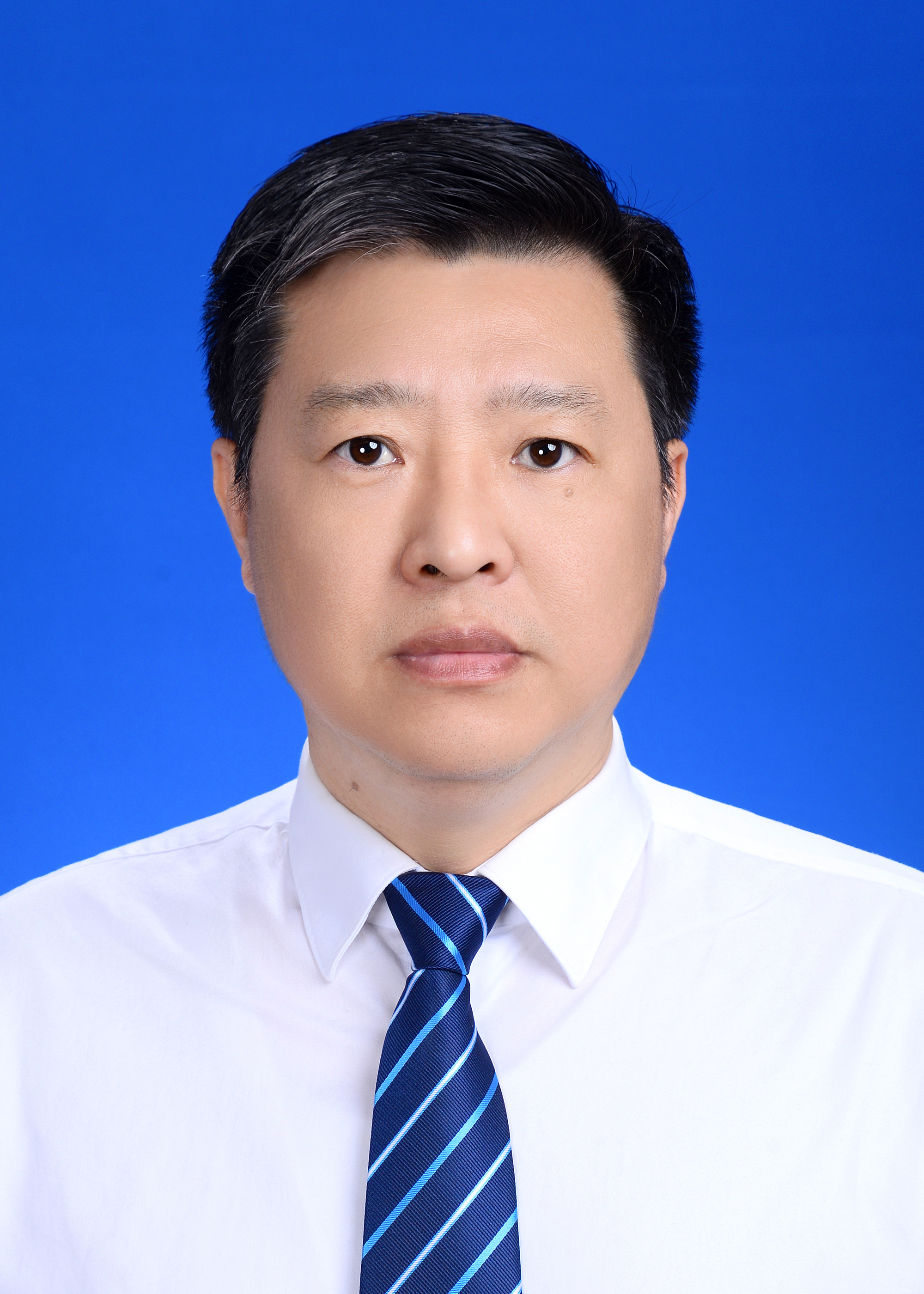曾斌证件照1.png
