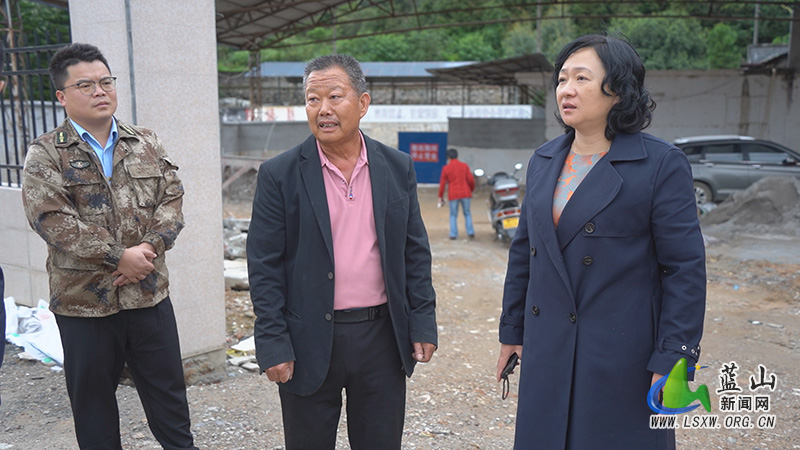 邓群督导检查国庆假期道路交通安全工作.jpg