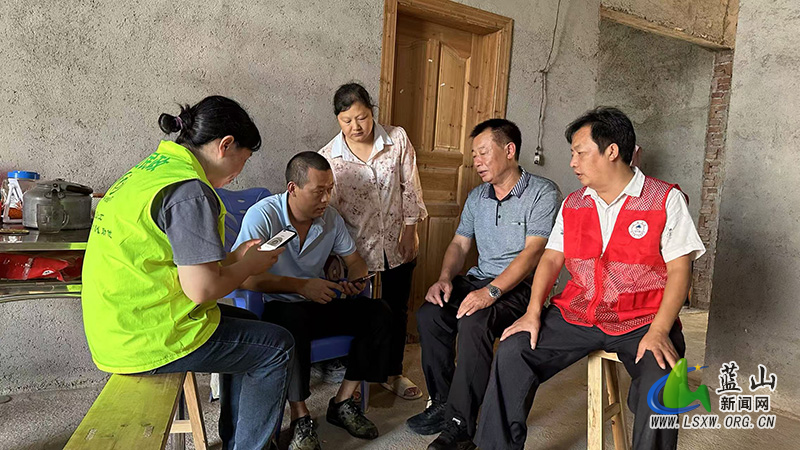 蓝山县民政局：为民服务有温度 上门认证暖民心.jpg