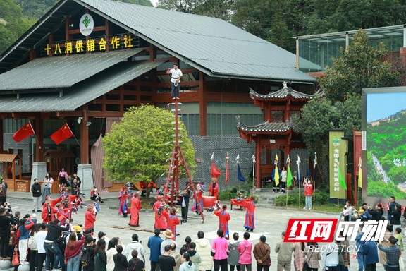 湘西花垣：非遗“上分” 助阵十八洞景区“火热”强劲